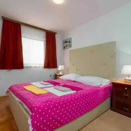 Apartament Lucija *