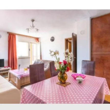 Apartament Lucija *